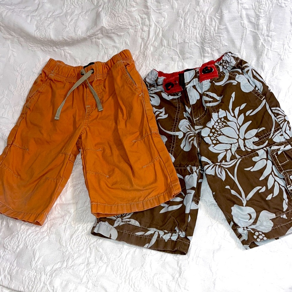 2 prs Mini Boden boys board shorts size 3-4 yrs